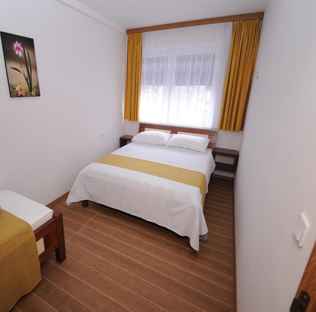 Hotel Rafaelo Bosanska Dubica Eksteriør billede